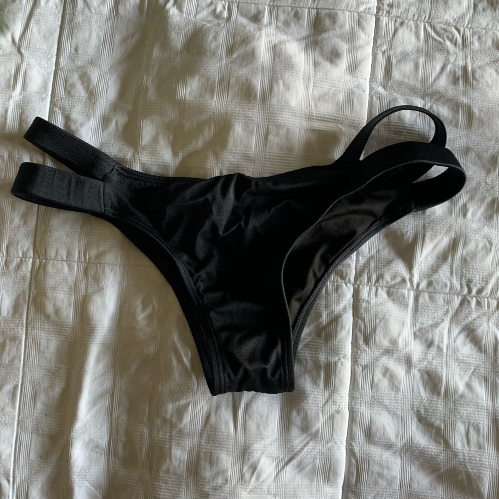 Black Strap Cheeky Bottoms.